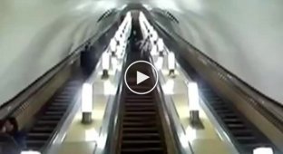 Мужчина упал с эскалатора в московском метро
