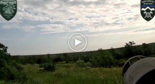 Украинский военнослужащий с помощью ПЗРК Игла сбил российский самолет Су-25 в направлении Бахмута