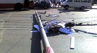 В Караганде упал столб (5 фото)