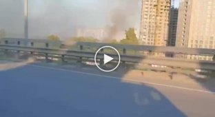 ДСНС повідомляє, що в Дарницькому районі горить пів десятка легкових автомобілів