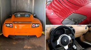 3 brand new Tesla cars forgotten in a container sell for $ 2 million (11 photos)
