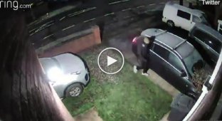 The thief slammed the car owner into a brick wall