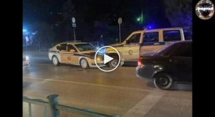 Нарочно не придумаешь. Лобовое столкновение двух полицейских автомобилей в Севастополе
