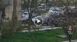В Новофедоровке (Крым) во всю готовятся к уличным боям. Бегают с автоматами, стреляют
