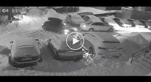 Россиянин отогнал соседскую машину на несколько метров и заработал уголовную статью