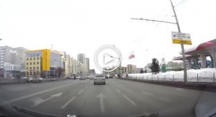 Женщина не успела проехать перекресток на зеленый в Казани