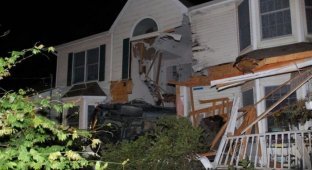 Летающая машина уничтожила дом (11 фото)