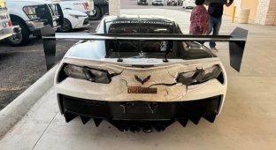 A Chevrolet Corvette melted after a long, high-speed drive (2 photos)