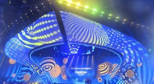 Монстр, свадьбы и стриптиз: Чем удивили первые полуфиналисты Евровидения на генрепетиции