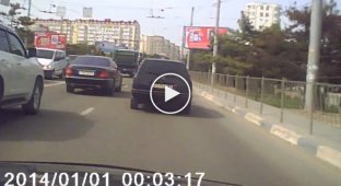 Фееричный Мерседесовод устроил аварию в Севастополе (мат)