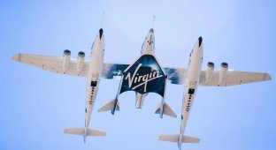 Virgin Galactic carried out the first tourist flight into space (13 photos + 1 video)