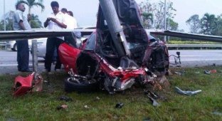 Тестовый заезд на Ferrari F430 закончился аварией (3 фото)