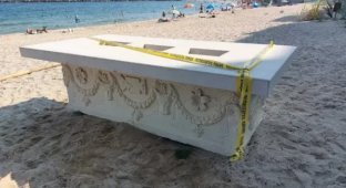 Used instead of a table: a tourist found an ancient Roman sarcophagus in Bulgaria (2 photos + 1 video)