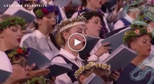 Гімн України на латвійському святі цьогорічного пісні та танцю