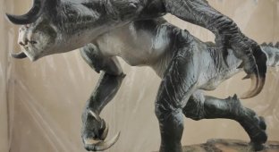 The Deathclaw Figurine from Fallout 4 (7 photos)