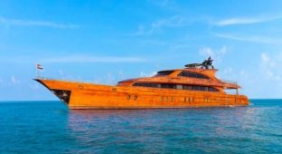 Superyacht for sale in Dubai for 10 million dollars (4 photos)