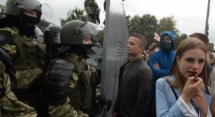 Санкции Европы, газ и «братки»: протесты в Белоруссии продолжаются (2 фото + 1 видео)