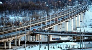 История Калужского моста, раскрашенного художником (5 фото)
