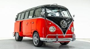 An Old Volkswagen Van with an 8.3-Liter V8 Engine and Porsche Seats Is Up for Sale (28 pics)