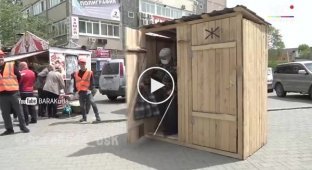 Чиновник от народа Виталий Наливкин решил проблему с общественными туалетами