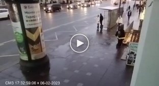 В Петербурге мужик в костюме Бэтмена спас женщину от грабителя