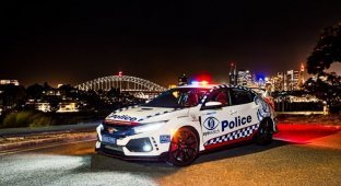 Копы с обратной стороны Земли: на чём ездит полиция Австралии (11 фото)