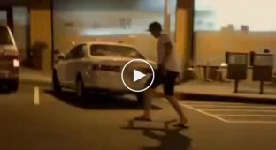 Пьяный парень решил прокатиться на скейте