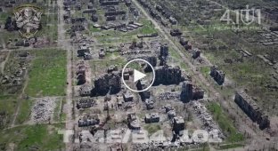 Руины вместо города: кадры разрушенного Торецка в Донецкой области от 101 бригады