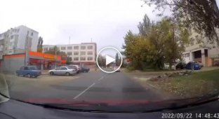 В результате ДТП в Керчи автомобили выбросило на пешеходную зону