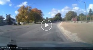 Авария в Эстонии или еще одного автомобиля не хватало на перекрестке