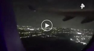 Двигатель пассажирского самолета загорелся во время взлета