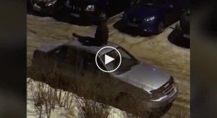 Пьяный хулиган из Дедовска увидел машины и не смог остановиться (мат)