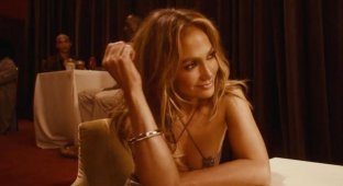 54-year-old Jennifer Lopez undressed in a new video (2 photos + video)