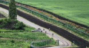 Как выглядит стена на границе Украины с Россией (8 фото)
