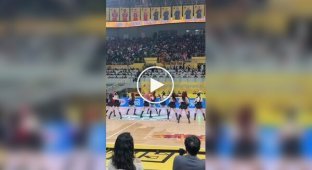 Танцювальний поєдинок груп підтримки