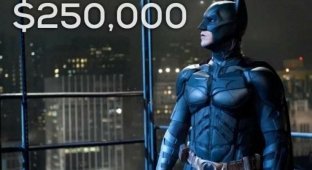 Костюмы супергероев из фильмов были проданы за бешеные деньги, и вот сколько они стоили (13 фото + 1 гиф)