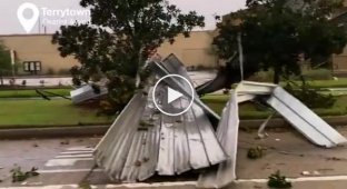 Эпичные кадры из штата Луизиана, где бушует ураган Зета