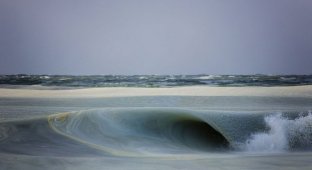 Замерзшие волны Атлантического океана (5 фото)