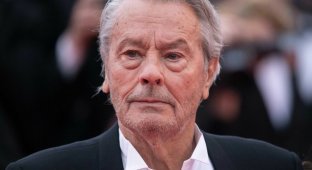 A court in France found actor Alain Delon partially incompetent and prohibited him from disposing of his property (4 photos)
