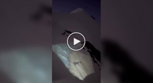 Парни сыграли в любимую игру на фоне горного пейзажа