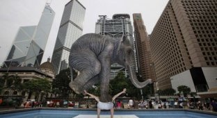 Гигантская скульптура в Гонконге (6 фото)