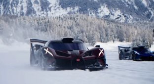 «Ледяной» тест-драйв трёх Bugatti Bolide показали на  видео (1 фото + 1 видео)
