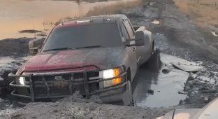 A “road of shame” was discovered in the USA (4 photos + 3 video)
