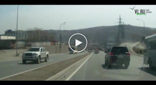 Во Владивостоке лишенный прав водитель устроил ДТП