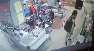 Мигрант в продуктовом магазине Подмосковья облапал девочку-подростка