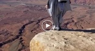 Опасный прыжок в каньон