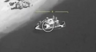 Ukrainian UAV "Bayraktar TB2", operating near the Kherson region, destroyed the Russian boat KS-701 "Tunets"