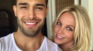 Parting Britney Spears and Sam Asghari: new details of how the singer beat the coach (3 photos)