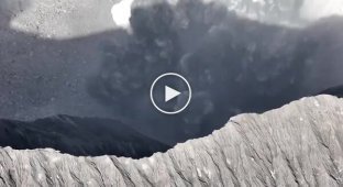 A volcanic eruption caught tourists by surprise