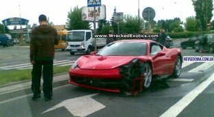 Первая Ferrari 458 Italia была разбита в Польше (3 фото)